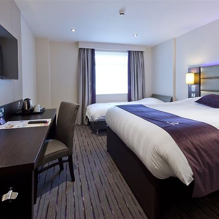 Premier Inn Newbury Town Centre エクステリア 写真